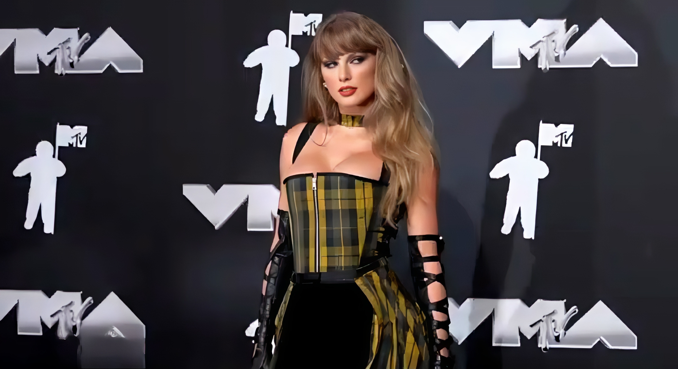 Taylor Swift Remembers 9/11 During VMAs Acceptance Speech