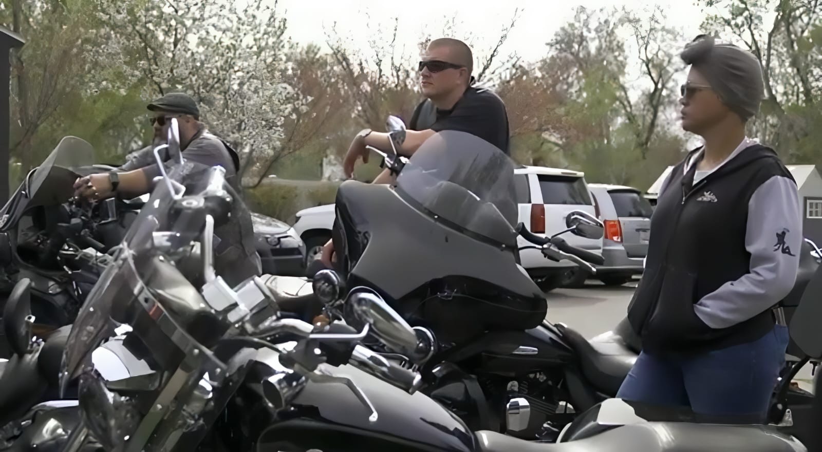 Former FLDS members team up with biker group to search for missing children