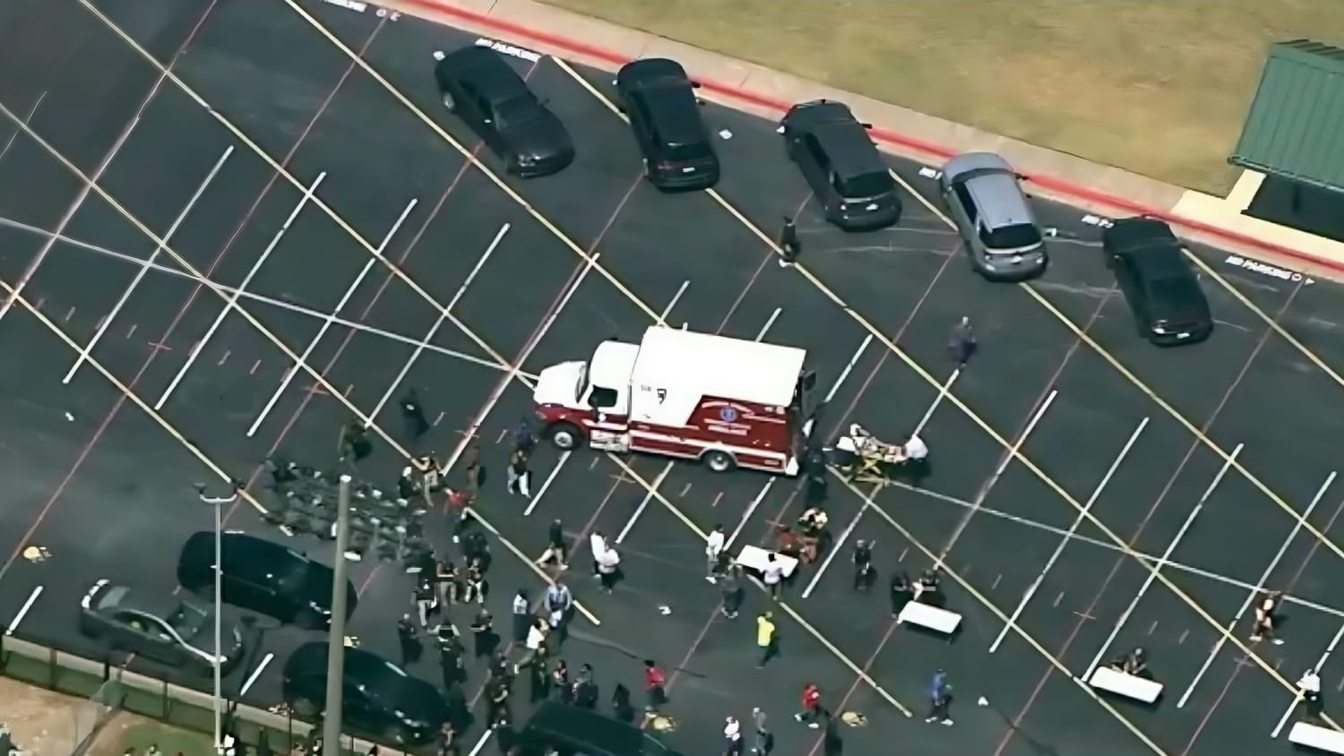 2 students, 2 teachers killed in Georgia high school shooting
