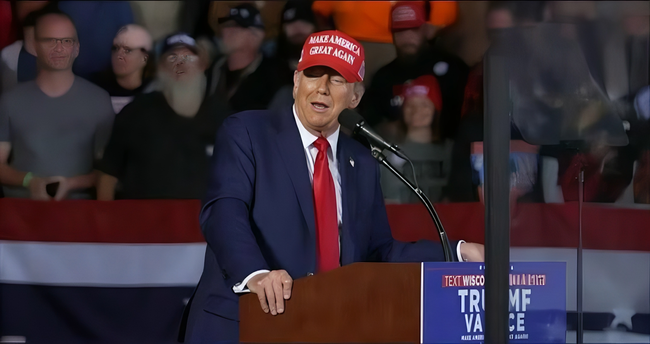 Trump rallies supporters in Wisconsin